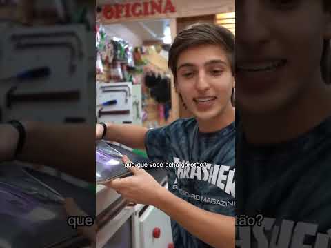 Criancinha na skateshop!