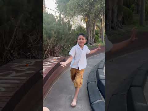 ماحدا رضي يغسل أيد ياسر