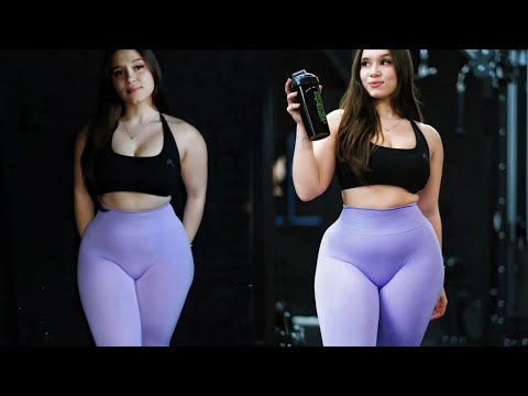 Female shoulder workout finishing with biceps (Kris Adriana)