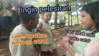 Lucunya anak-anak pelesiran pengen naik mobi padahal punya nya cator