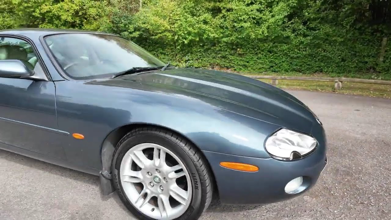 Video preview of Jaguar XK8 4.0 (2001)