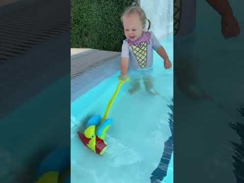 Little Naomi's fun time in the pool
