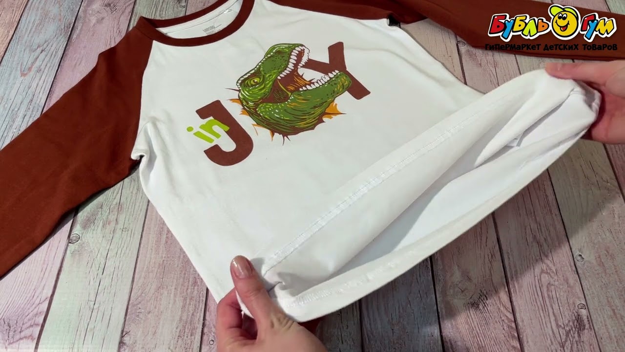 Лонгслив Lanson Kids хлопковый с ярким принтом динозавра и надписью белый - видео