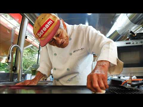 今屋のハンバーガー】休業から復活の手作りホットドッグ！７９歳でもバリバリ現役の今屋