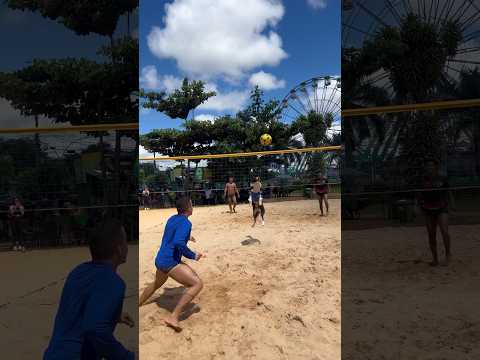 Olha o posicionamento do cachorro 😱⚽️