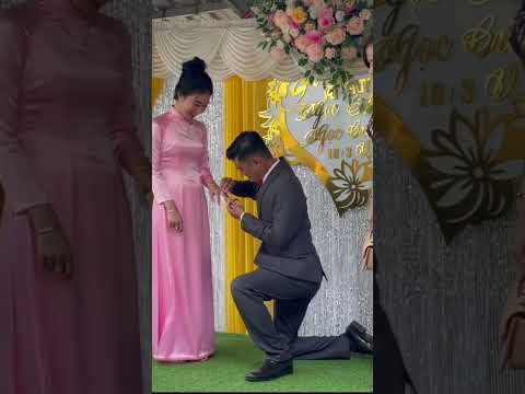 Tiết Cương quỳ gói đeo nhẫn cưới cho vợ và chấm dứt chuỗi ngày ăn mì gói ngoài đường #shorts
