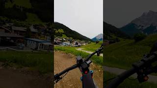 Sieht easy aus … bis man es selbst versucht 😅 #mtb #focusbikes #emtb #focusjam2