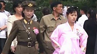 NorthKorea:private activities-Pyongyang 北朝鮮 個人的な活動(平壌の世界586)