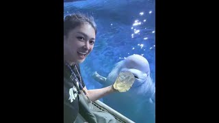 Eating jelly is so sweet
