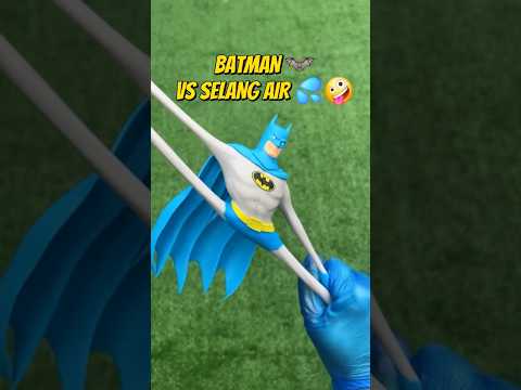 BATMAN VS SELANG AIR 💦🤪 #eksperimen #mainanviral #mainanunik #dcbatman #batmantoys