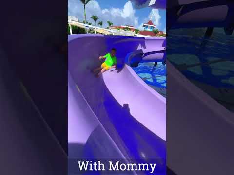 🤯 IARNA La AQUAPARK 🤔 WINTER Dad vs Mom at the AQUA WATER PARK #shorts