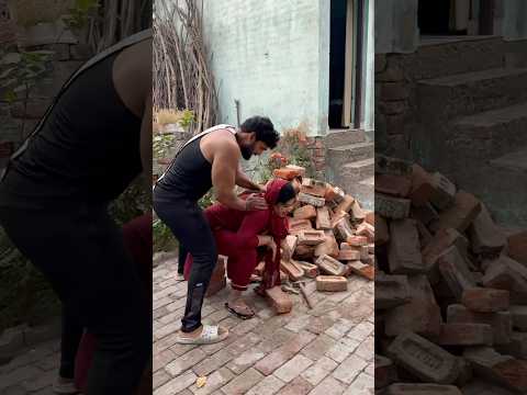 delhi wali ki harkat dekho đđ #youtube #comedy #ytshorts #villagelife #explore #couple