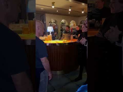 i2 EXPERIENCE - Close Up Magic & Mentalism