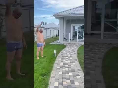 есть еще и сила и юмор