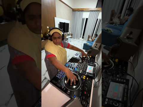 New DJ from കൂറ്റമ്പാറ😂ഗുരു ബെഞ്ചിയിൽ നിന്ന് DJ പഠിച്ചു കൊണ്ടിരിക്കുന്ന ശിഷ്യ ഇമ്മച്ചി🤣🙌