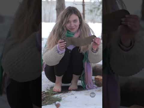 Frosty Footsteps: Crafting Cozy Winter Kicks! ❄️👣