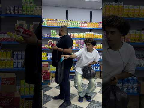 سرق البضاعه بتاعت المحل😨ولبسها في الراجل الغلبان😳شوفوا اللي حصل😱