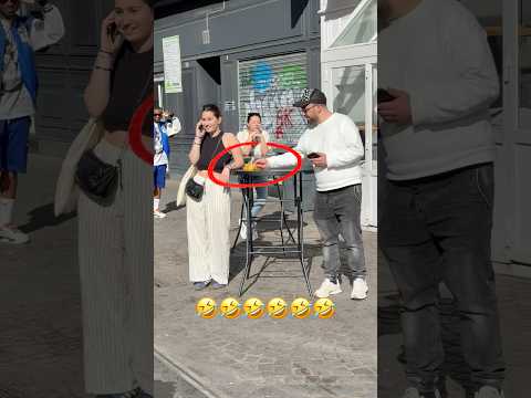 J’ai pris ses fruits 🤣🤣 Elle est vexé🤦‍♂️😁 #funny #comedy #prank #laugh #pranks  #foryou