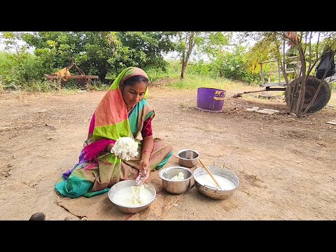 पारंपारिक पद्धतीने देशी गाईचे तूप , घेवड्याची भाजी व चुलीवरच्या भाकरी,