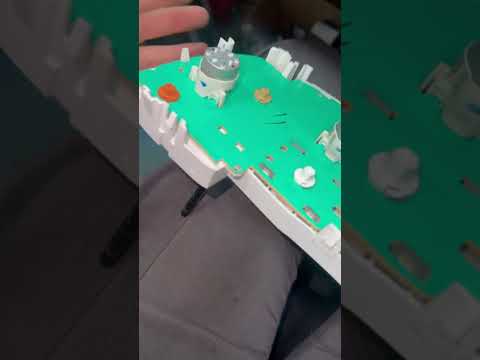 Fallo típico en el cuadro de instrumentos de esta Opel Zafira #mecanica #electronica