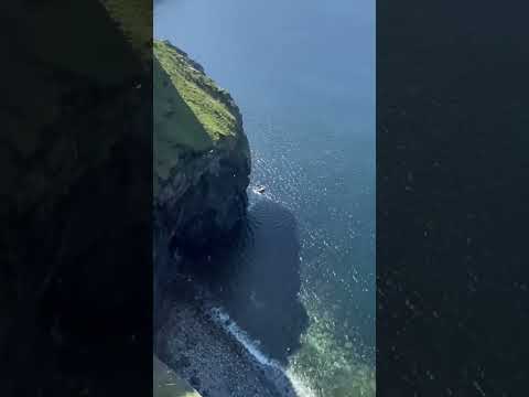 Why Do Divers Throw Stones In Water Before Jumping