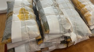 Evelyn Dominguez is live!  Cortando guineos para hacer Pasteles  puertorriqueños