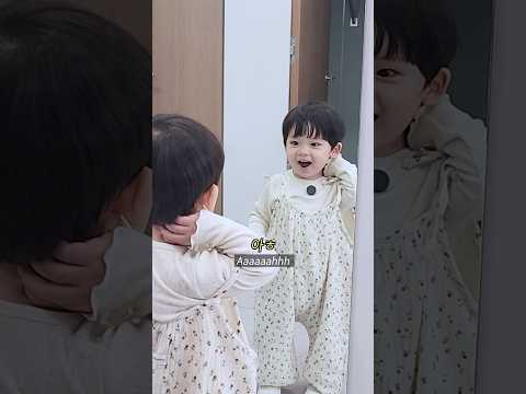 거울보고 놀라는 이진이