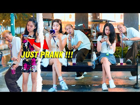 Prank meminuman minuman mereka😝😂 ( Kombinasi )