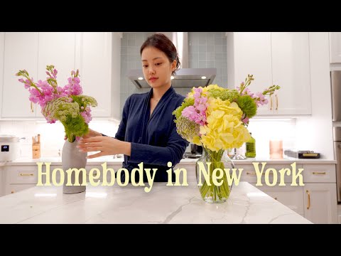 Homebody in New York | My solo date going to workout class, eating alone, and buying myself flowers!