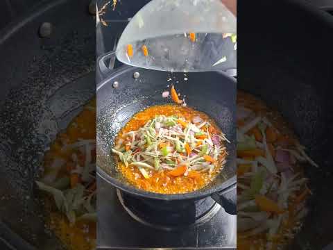Jab Breakfast ma kuch na ho to foran se Boil water main eggs dal kar mazzay ka nashta bana lay