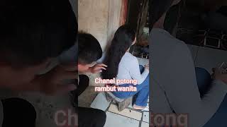 wanita muda sebelum di potong super pendek