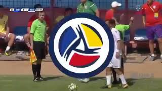 طرائف كرة القدم مدرب بعرقل لاعب الخصم