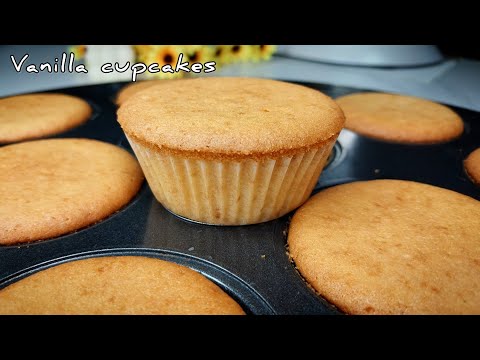 Soft and Fluffy Vanilla Cupcakes! super tasty, in 5minutes you will make it every day!