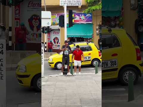 The electric hand ⚡️ #funnyvideo #funny #funnyprank #funyvido #usa #usashorts
