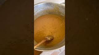 Doce de leite caseiro feito no fogão a lenha