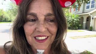 Fui ao parque com o orelhão comprado no RJ. - Tia Sami