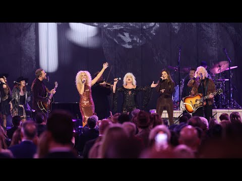 Little Big Town, Tanya Tucker - Delta Dawn (Live From The 57th CMA Awards)