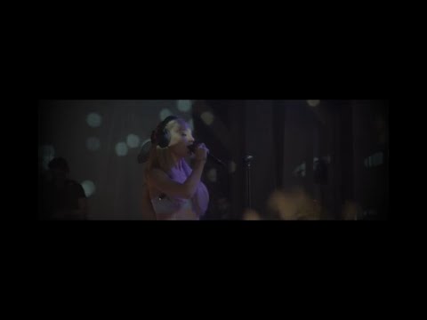 Ariana Grande - Right There (Live from London)