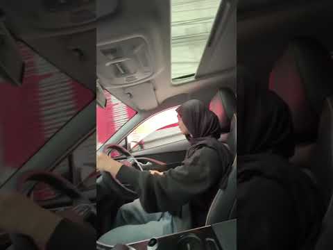 goyang dulu besti #shortvideo #imgetlose #nabila  #jalanjalan #parkir #mobile