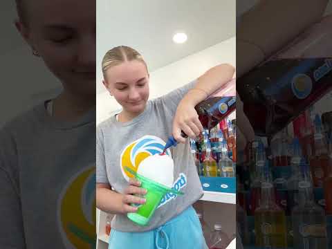 Do you like my snow cone?😋🍫 🍒#workwithme #work #worklife #snowcone #shaveice #tropical #tropicalsno