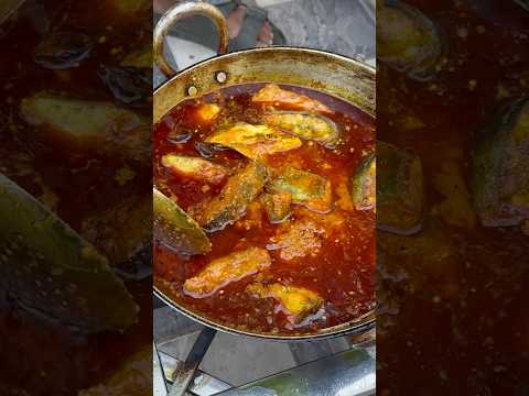 सरसों के तेल में बना काला रोहू मच्छी #indianfoodtalk #streetfood #recipe #ytshorts #ytviral #fish
