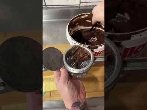 EXPREMENDO NUTELLA NA BARRA DE CHOCOLATE 😱😱