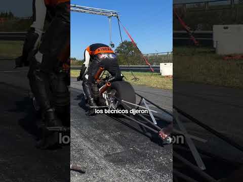 ¡Probó la moto más rápida del mundo y casi sale volando! 🏍️😱