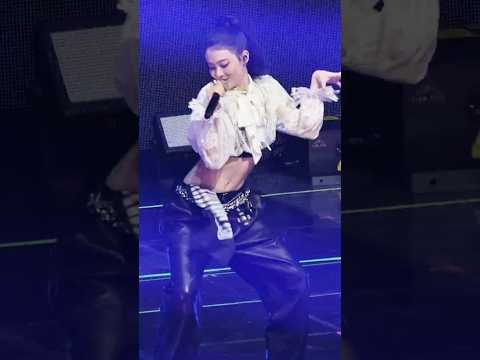 오늘도 덕통사고 유발! 💕 #엘라 #미야오 ♬ Hands Up #MEOVV #ELLA #KGMA