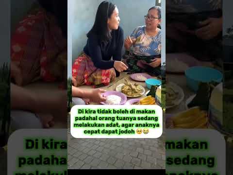 Di kira tidak boleh memakannya padahal ibunya sedang berdoa #seharianlucu #memengakakkocak #lucu