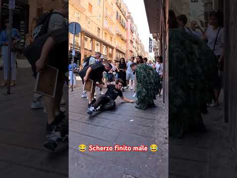 scherzo finito male 😂 #funny #prank #scherzo #memes #bushmanprank #humor #comedy #reaction #fyp