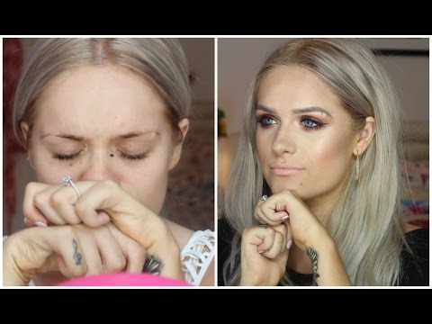 #Spotlight: This Woman Does Flawless Makeup Tutorials Despite Having Paralyzed Hands -- WATCH & Be Inspired!
