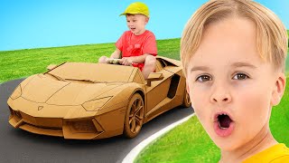 كريس يلعب بسيارات الكرتون للأطفال
