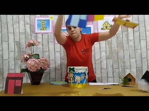 Professora perde paciência com casinhas de emborrachado