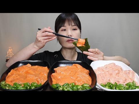 맛있는먹방♡ 요즘 핫 한, 연어 깍두기~☺️ 저도 먹어 봤어요~♡ 핵불닭소스, 불닭소스, 스리라차소스, 연어, 먹방,  mukbang, spicy, ASMR.
